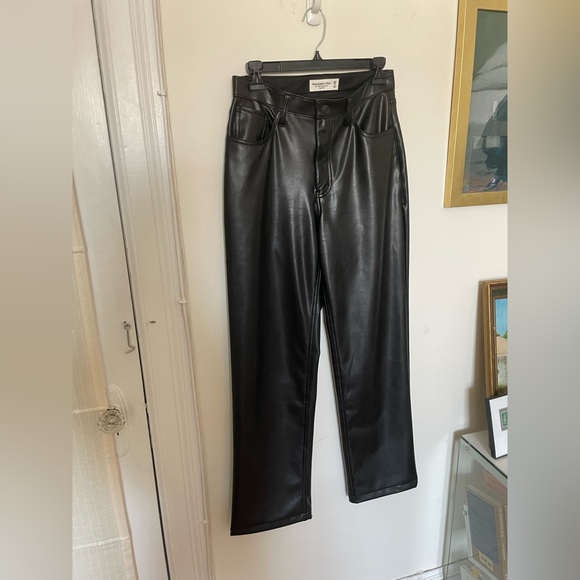 Abercrombie 90’s Relaxed High Rise Black Faux Leather Pants Curve Love - Picture 1 of 4